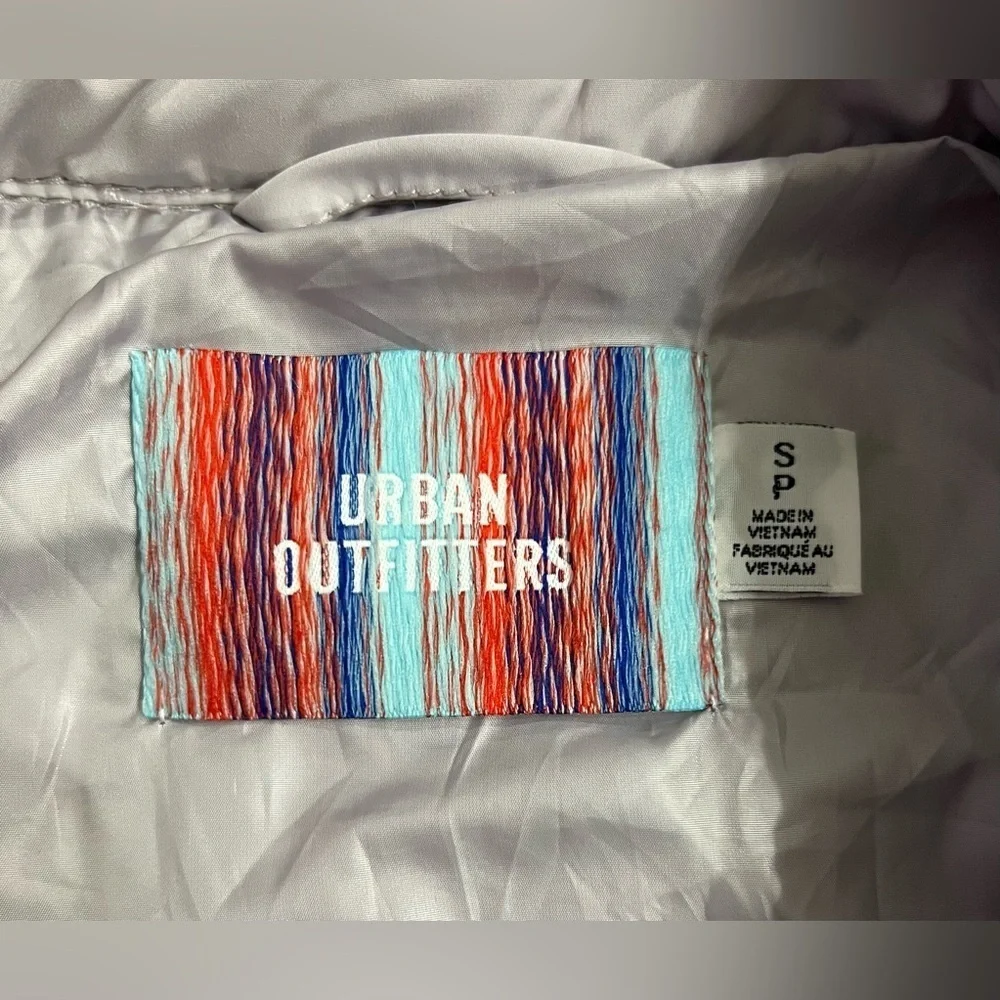 URBAN OUTFITTERS Lightning Bolt Puffer Jacket in Light Gray with Green Stitching
